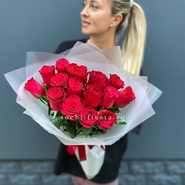 Букет из 15 красных роз  в Архангельске