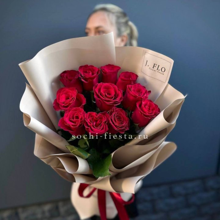 Букет красных роз "Наоми" в Архангельске