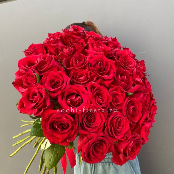 35 красных роз под ленту в Архангельске
