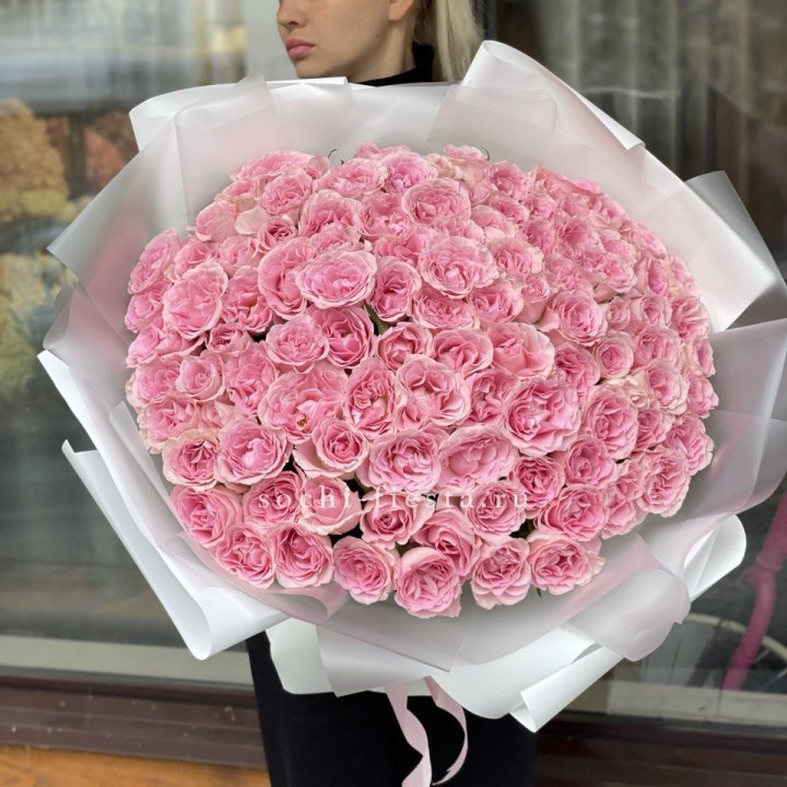 101 нежно-розовая роза в Архангельске