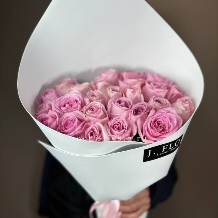 25 розовых роз в Архангельске