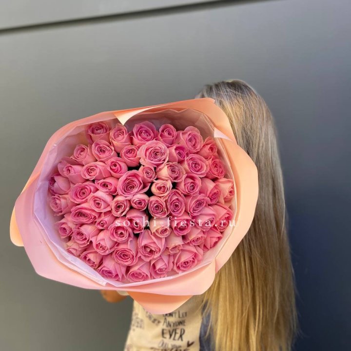 55 розовых роз в Архангельске