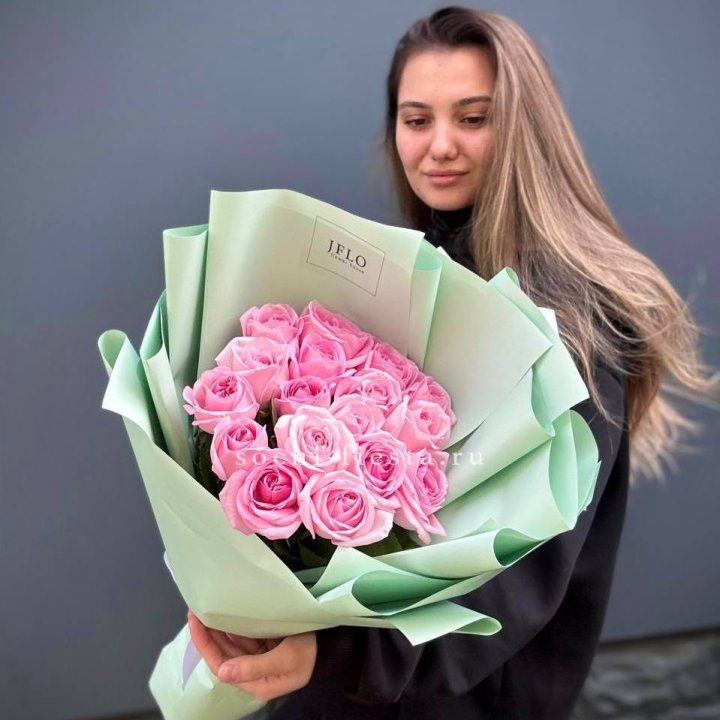 17 розовых роз в Архангельске