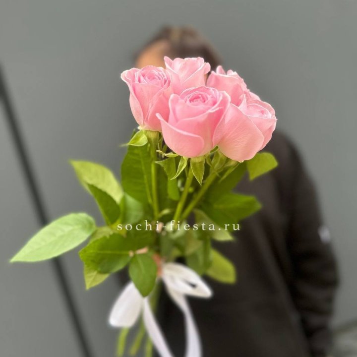 Букет 5 розовых роз  в Архангельске