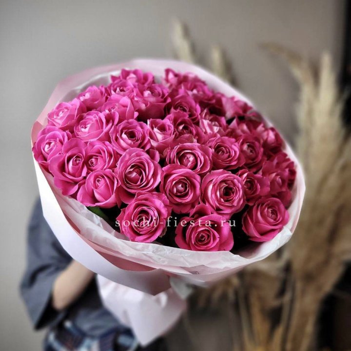 35 розовых роз  в Архангельске