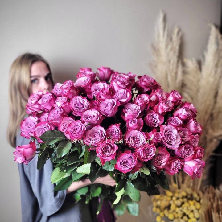 Охапка высоких роз Деп перпел в Архангельске