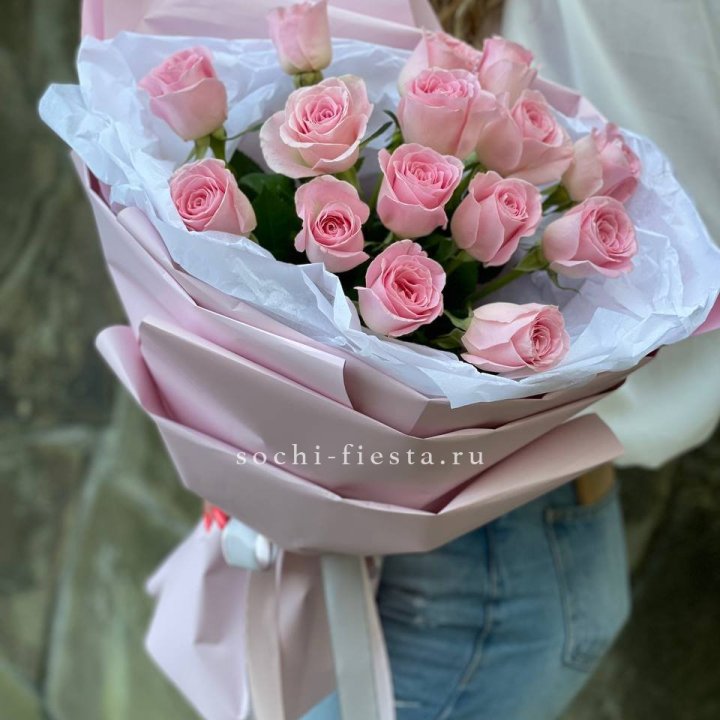 Розовые розы в авторском оформлении в Архангельске
