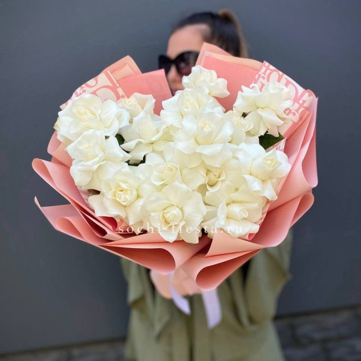 Белые розы "Аморе" в Архангельске