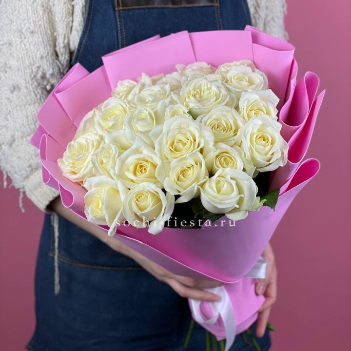 25 белых роз в Архангельске