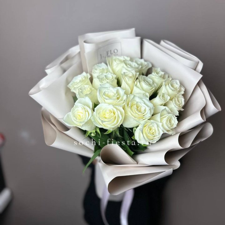 19 белых роз  в Архангельске