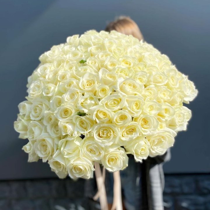 Букет  из 101 белой розы  в Архангельске