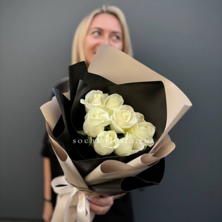 7 белых роз Иммерсив в Архангельске