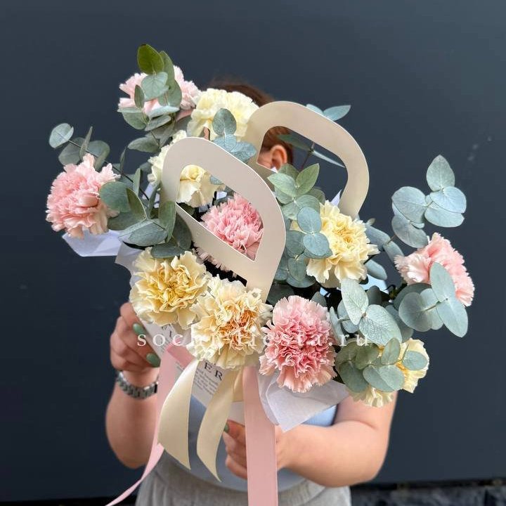 Сумочка из диантусов в Архангельске