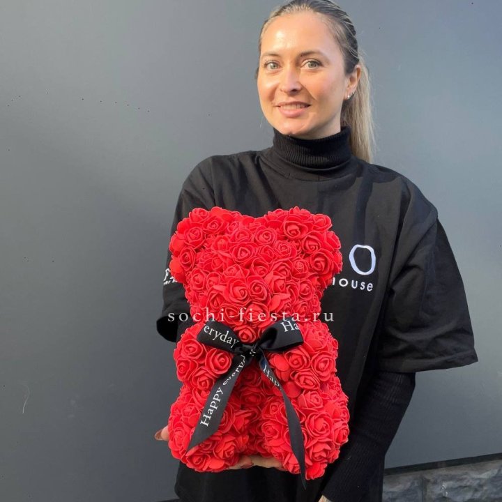 Медведь из роз красный в Архангельске