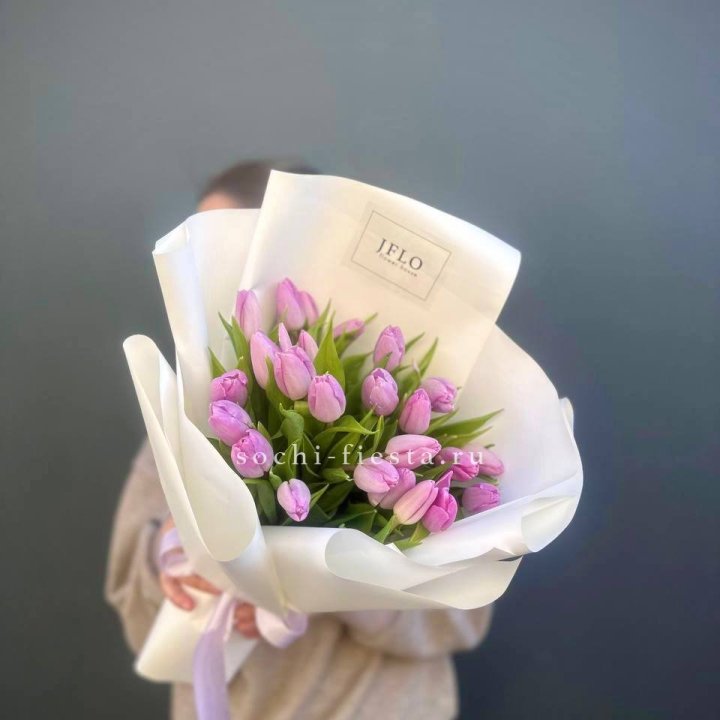 25 сиреневых тюльпанов в Архангельске