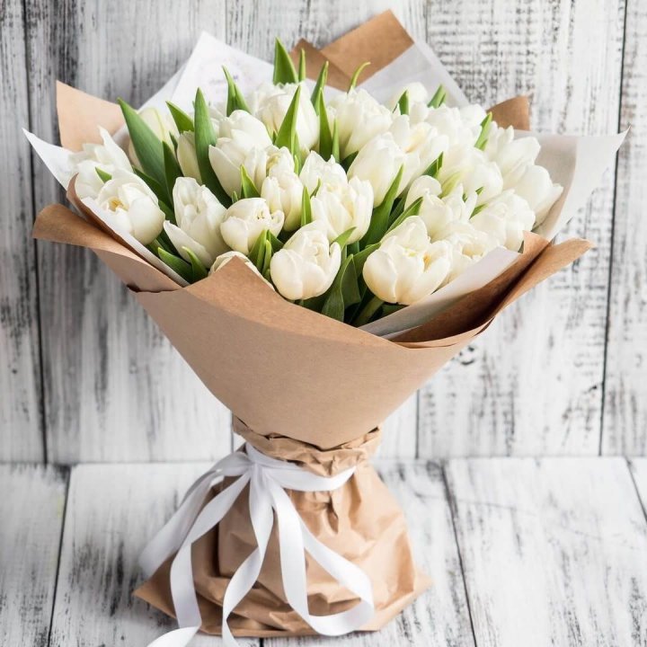 25 белых тюльпанов в Архангельске