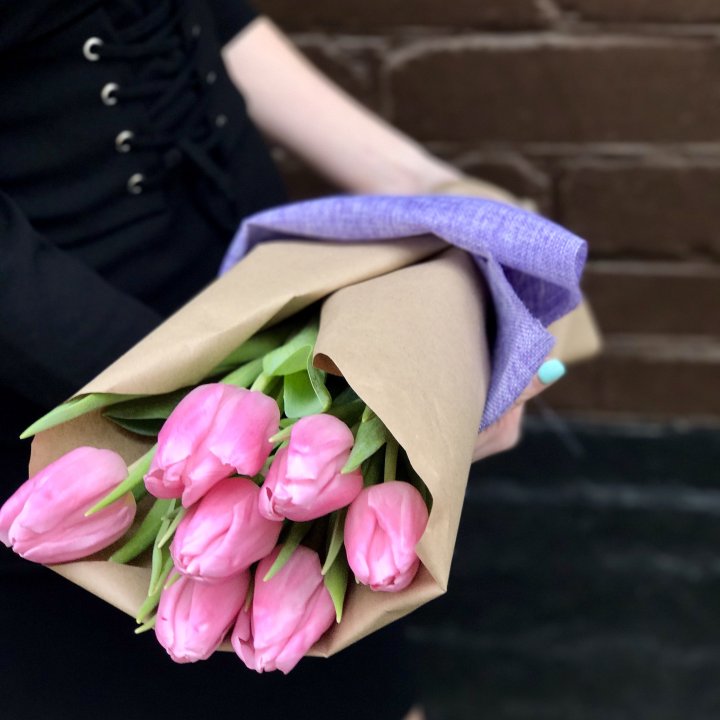 Букет розовых тюльпанов в Архангельске