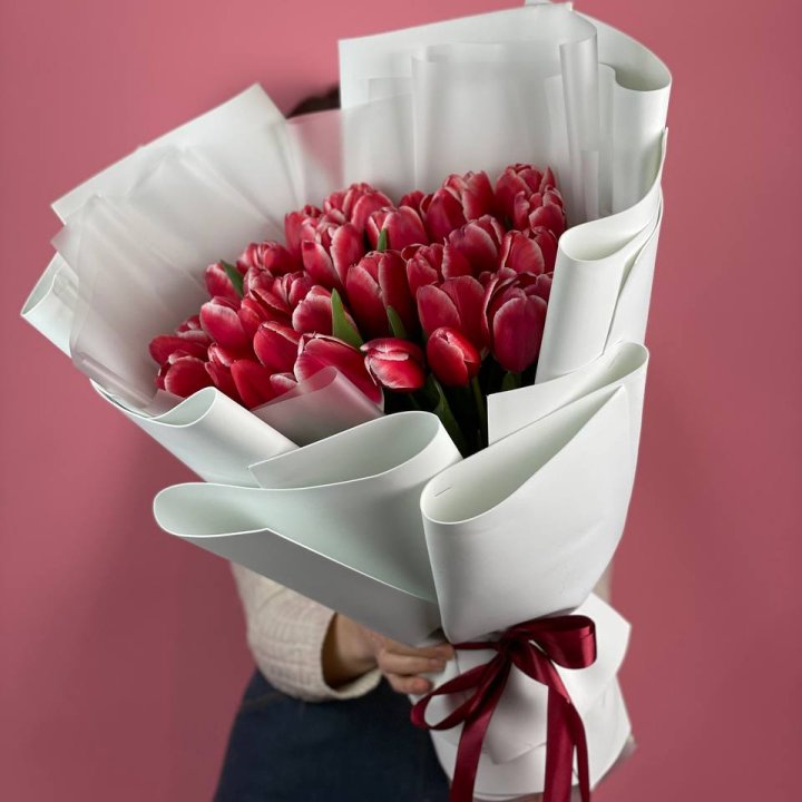 Букет красных тюльпанов в Архангельске